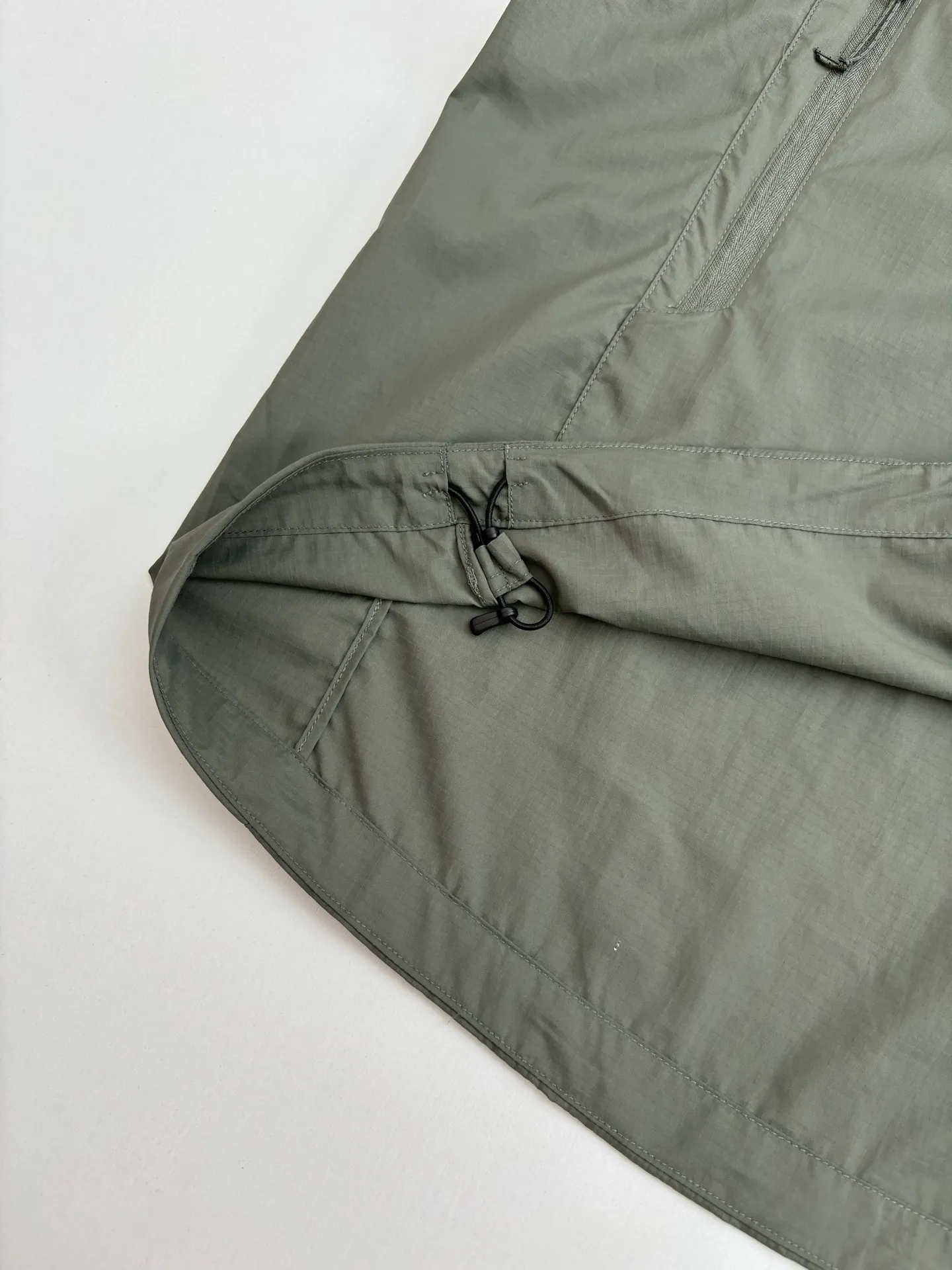 ARC‘TERY ， ， 。 ， 。 ，Squamish ， ， 。 ， ， ， 。 、 ，Arcteryx Squamish 。 Size：S/M/L/XL/XXL